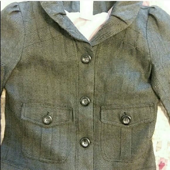 Small cute top. - Picture 2 of 3